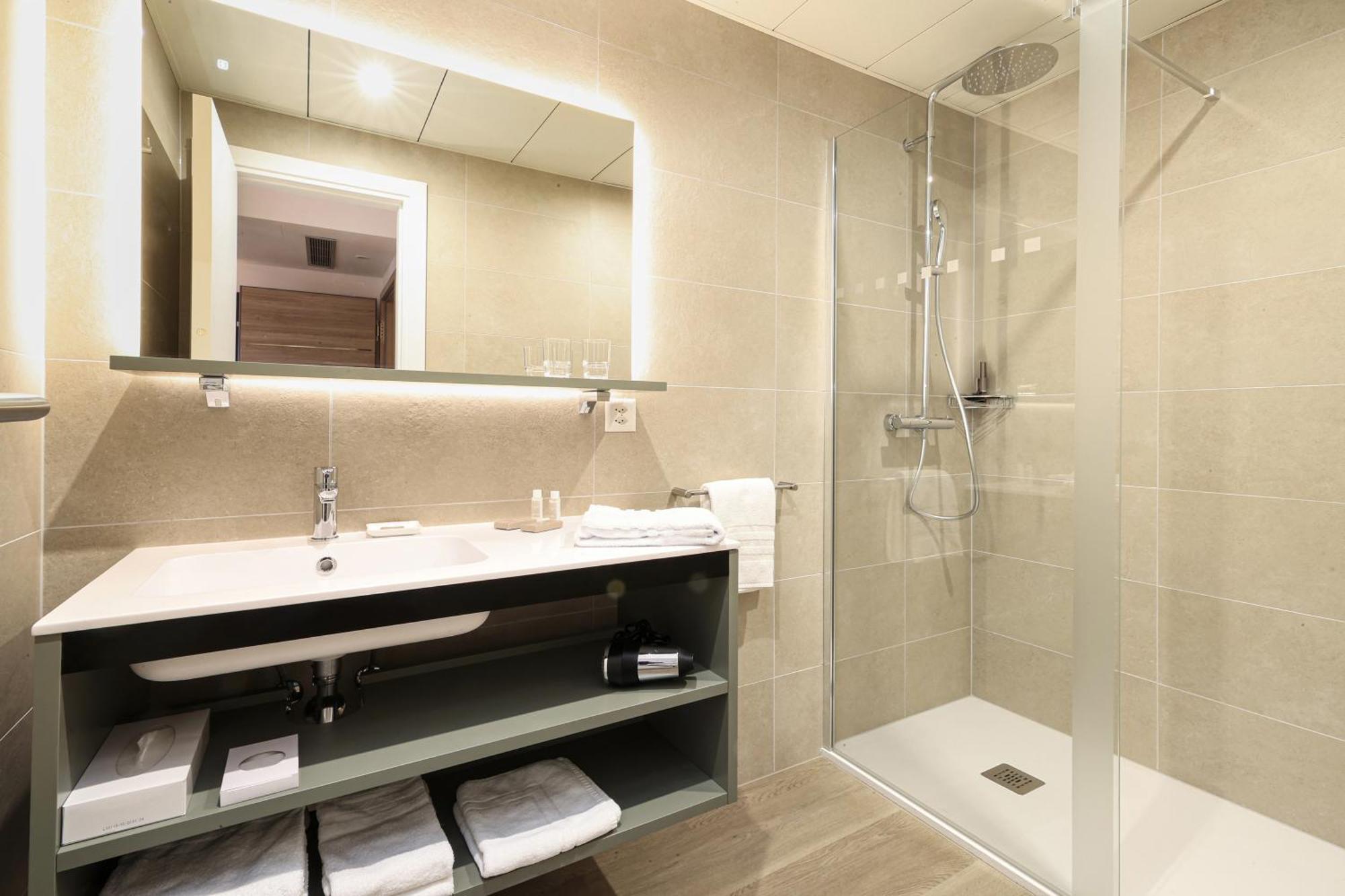 Hotel Geranio Au Lac Muralto ภายนอก รูปภาพ