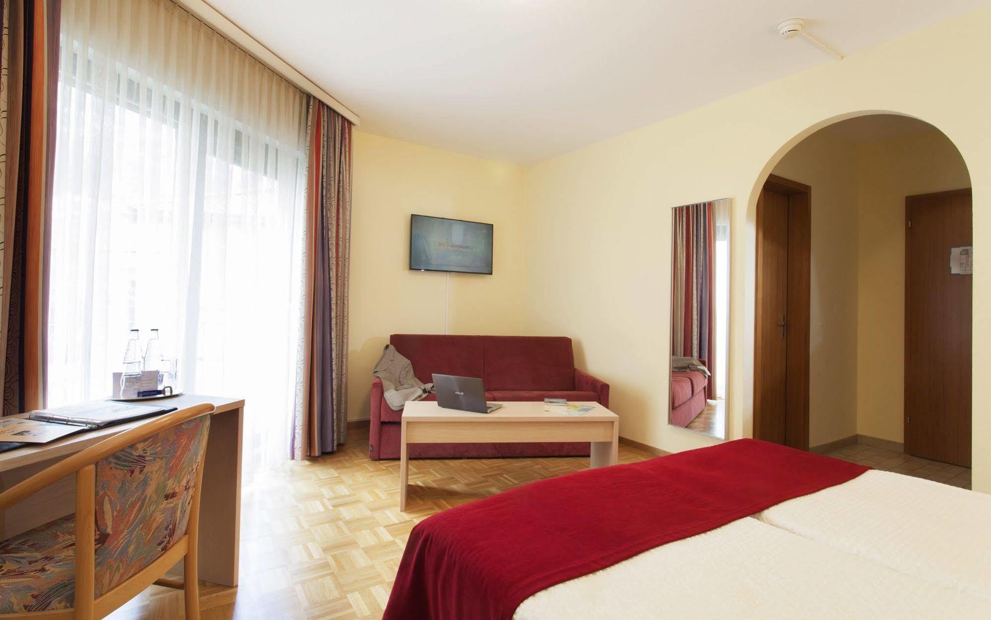 Hotel Geranio Au Lac Muralto ภายนอก รูปภาพ